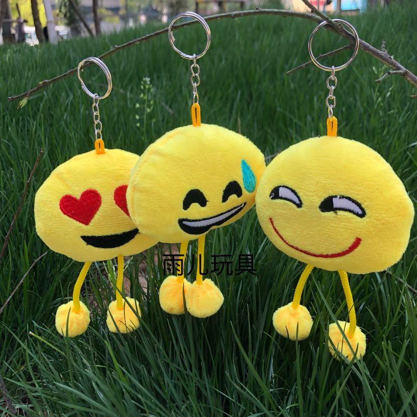Plush toy emoji pendant, smiling face emoji keychain, QQ pendant, keychain hanging foot emoji pendant, filling Specification image