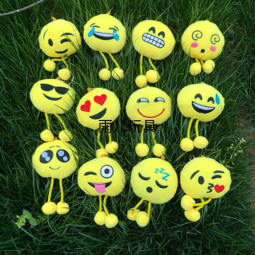 Plush toy emoji pendant, smiling face emoji keychain, QQ pendant, keychain hanging foot emoji pendant, filling Application Scenario