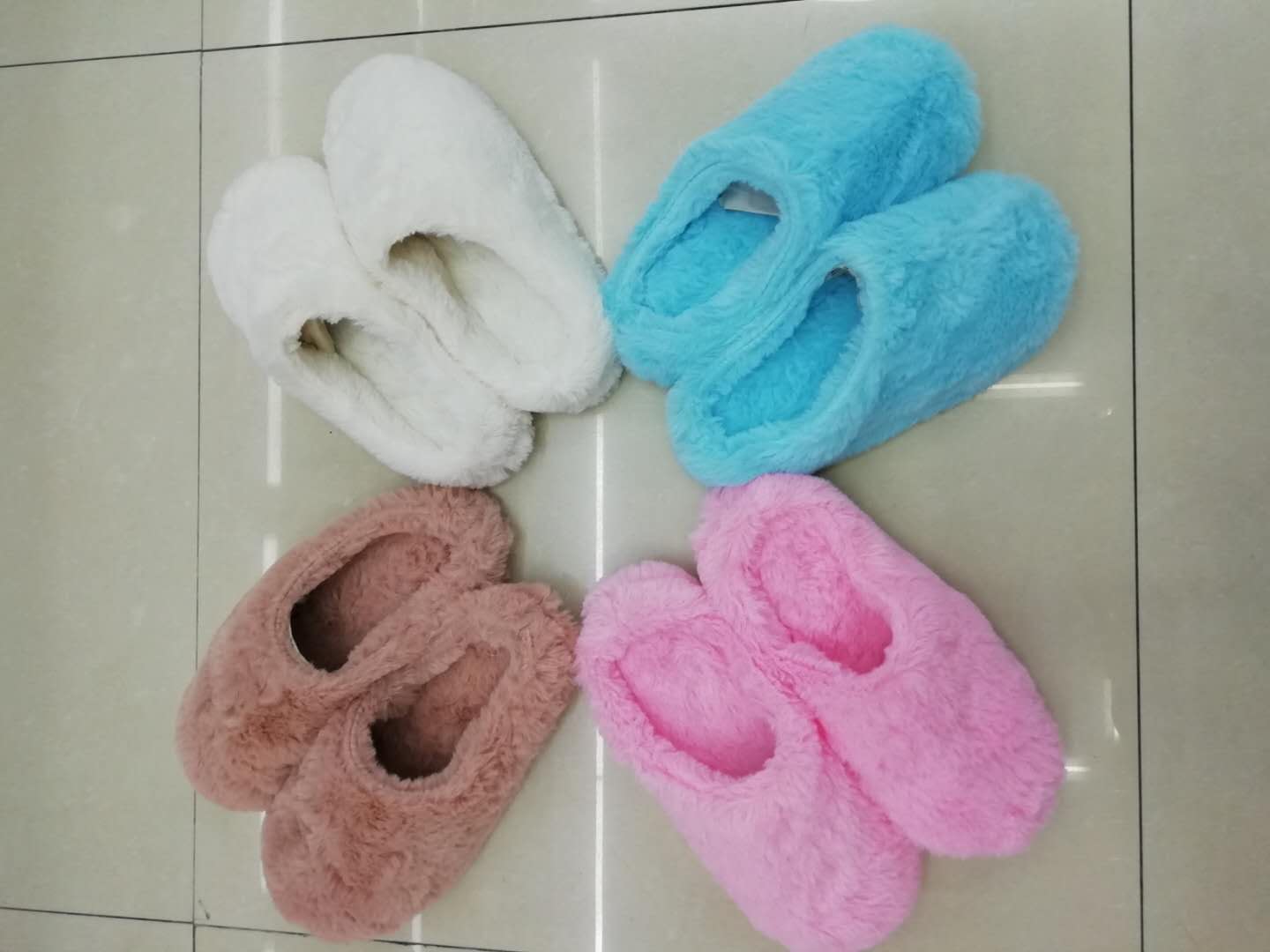 Foreign trade cotton slippers slippers manufacturers direct a large number of wholesale indoor slippers wool slippers plush home slippers