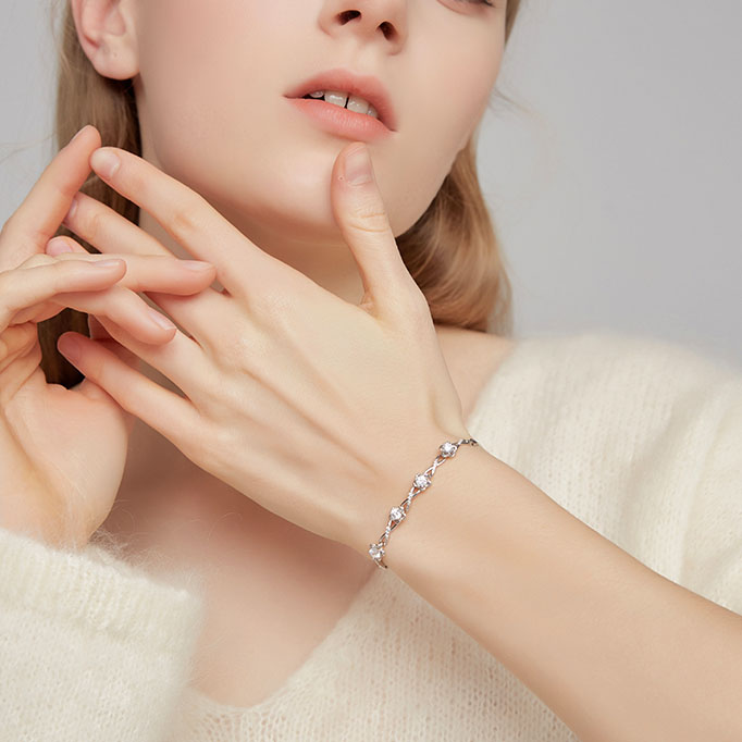 Boutique supply bracelet: Smooth little star bracelet, fashionable double-layer five-pointed star bracelet, simple jewelry for women