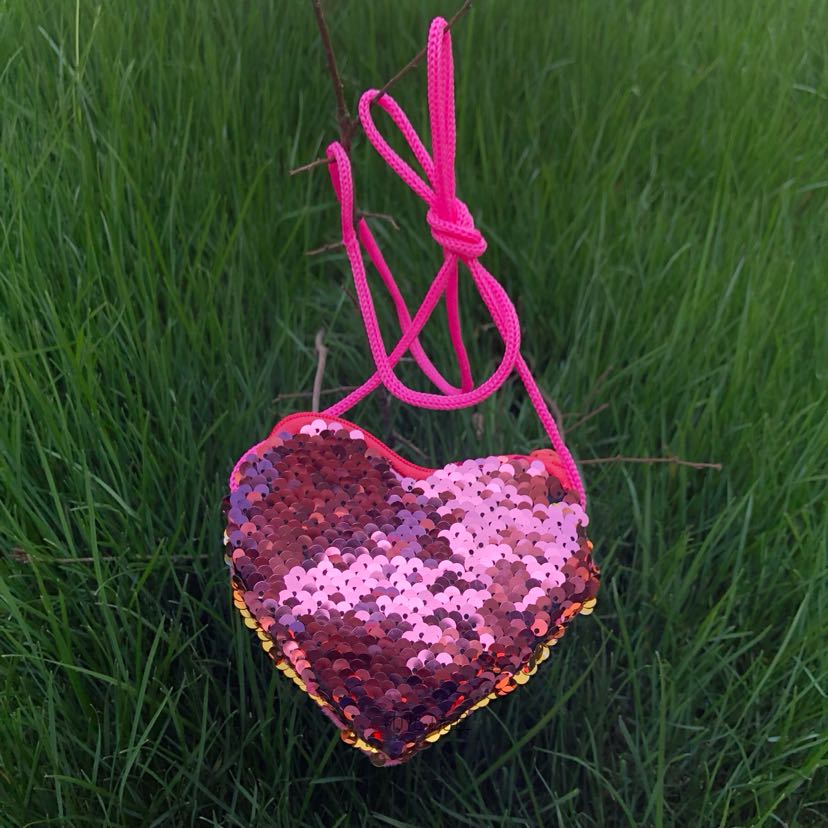 New heart-shaped sequined bag, Sparkling bag, sequined heart-shaped wallet, coin purse, sequined heart crossbody bag, heart-shaped bag Specification image