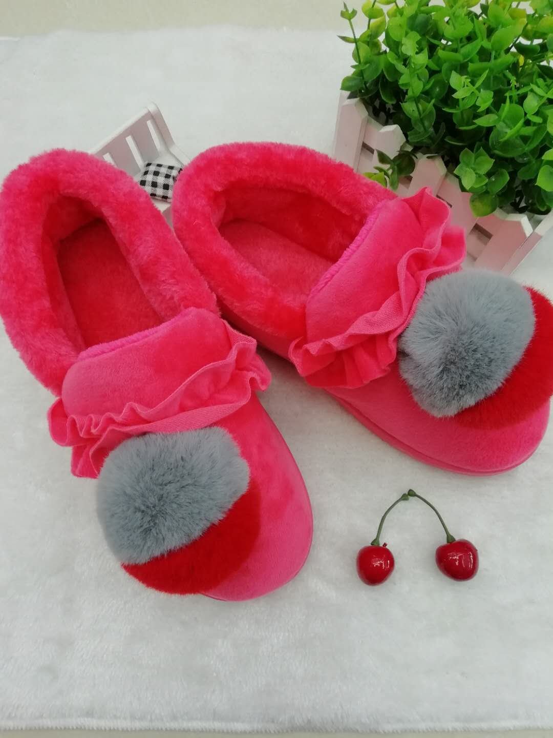 The new spring and winter indoor wool slippers non-slip cotton slippers processing custom Korean version of hem slippers wholesale