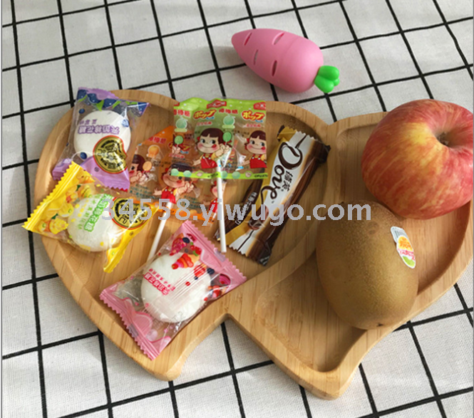 In-stock creative Japanese bamboo trays, bamboo dinner plates, home fruit plates, dried fruit plates, double heart sushi plates Application Scenario