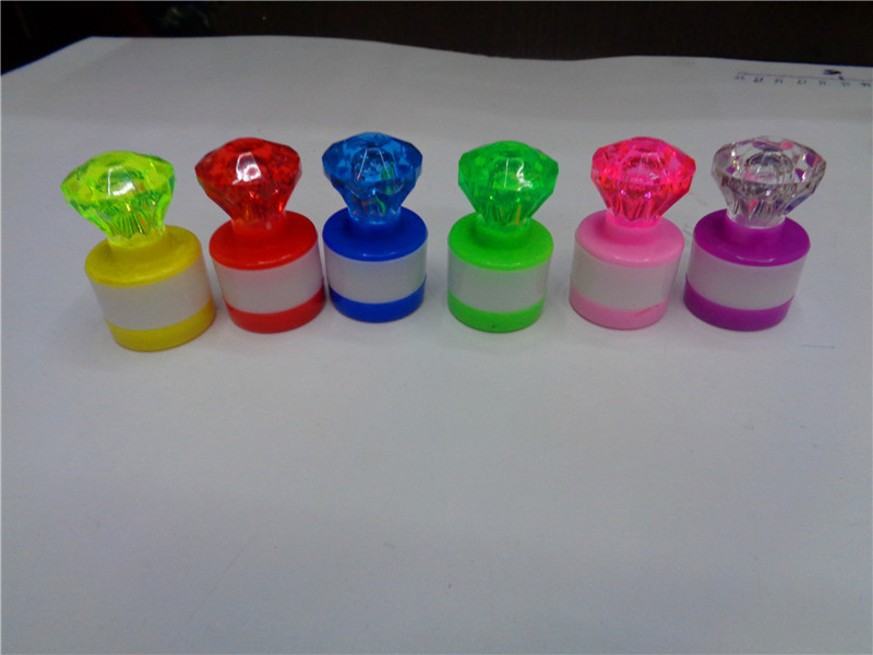 Yiwu children's plastic toys, gifts, LED night lights, card suction stamps, street stall supply, factory direct sales details Picture