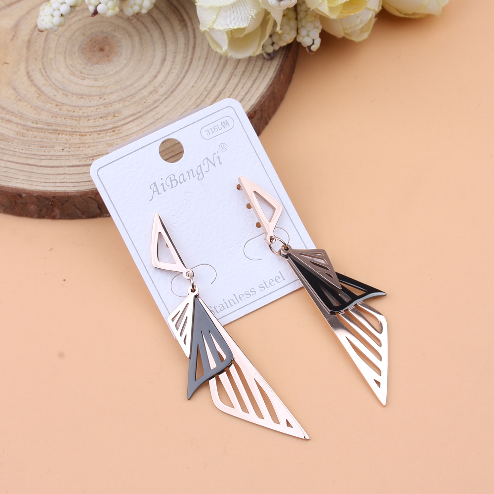 Premium store supply: Korean version titanium steel long earrings and ear strings mixed batch personalized rose gold shell earrings and stud earrings Application Scenario