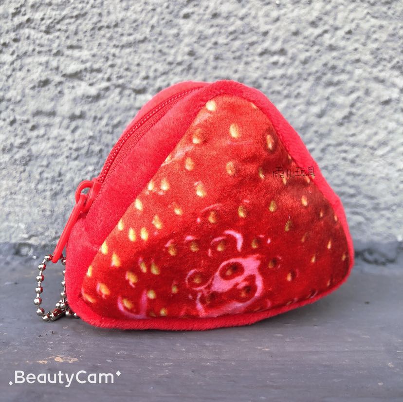 Plush wallet, printed coin purse, watermelon bag, triangular three-dimensional printed fruit wallet, coin bag Application Scenario