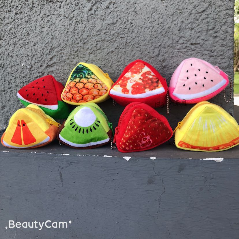 In-stock plush wallets, coin wallets, fruit wallets, three-dimensional triangular printed wallets, double-sided wallets Application Scenario
