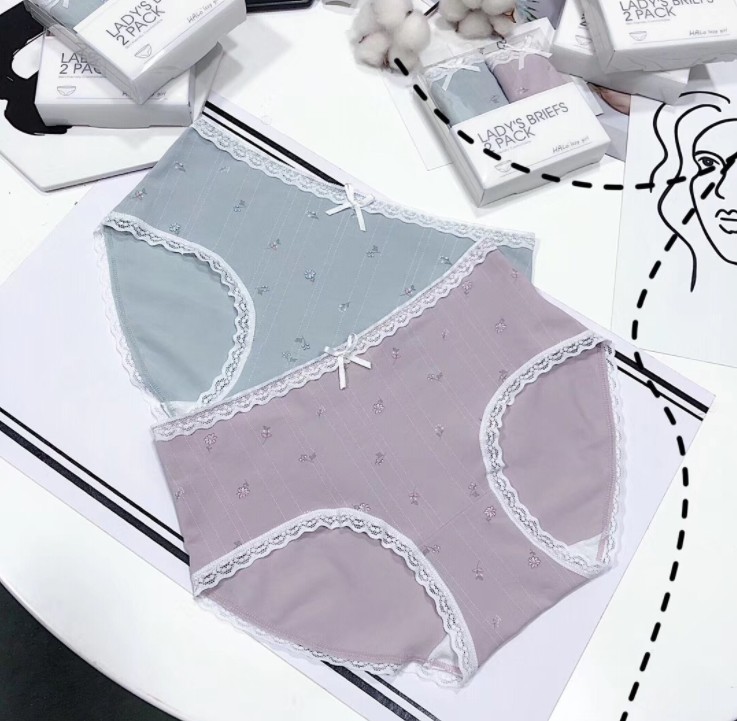 Two box-sized mid-waist women's underwear with lace trim, a best-selling product from wechat business details Picture