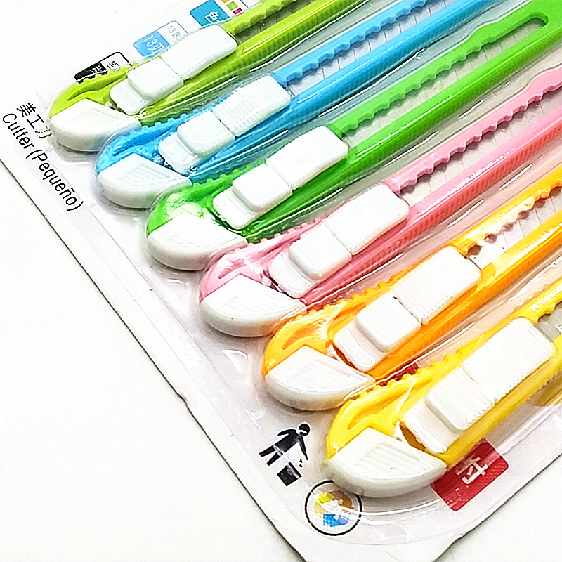 Sunshine Department Store thickened utility knife, small sliding wallpaper engraving knife, paper cutting knife, express delivery telescopic knife, utility knife Specification image
