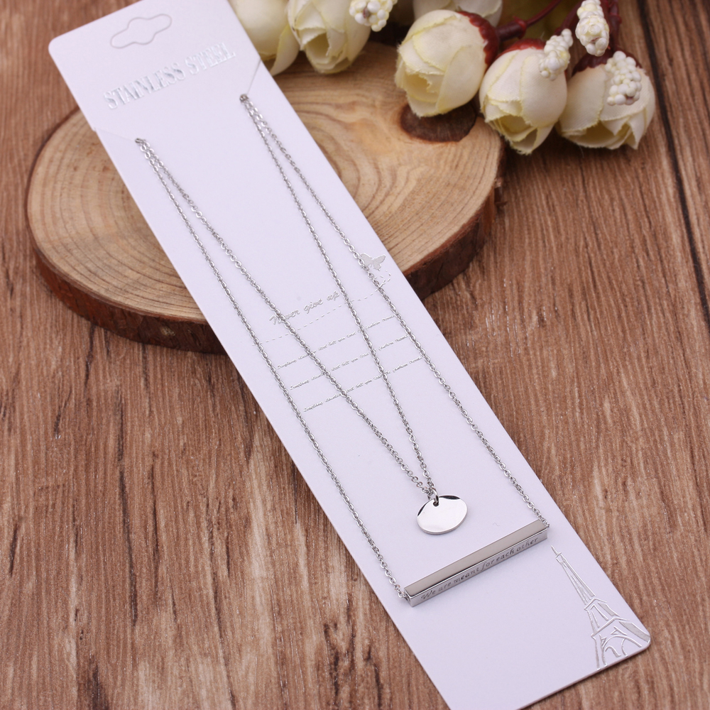 The jewelry store supplies trendy and fashionable necklaces, butterfly pendants, collarbone chains, rose gold titanium steel necklaces that are the same as those of Internet celebrities details Picture