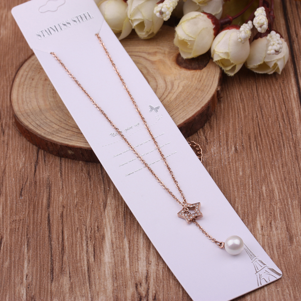 The jewelry store supplies trendy and fashionable necklaces, butterfly pendants, collarbone chains, rose gold titanium steel necklaces that are the same as those of Internet celebrities