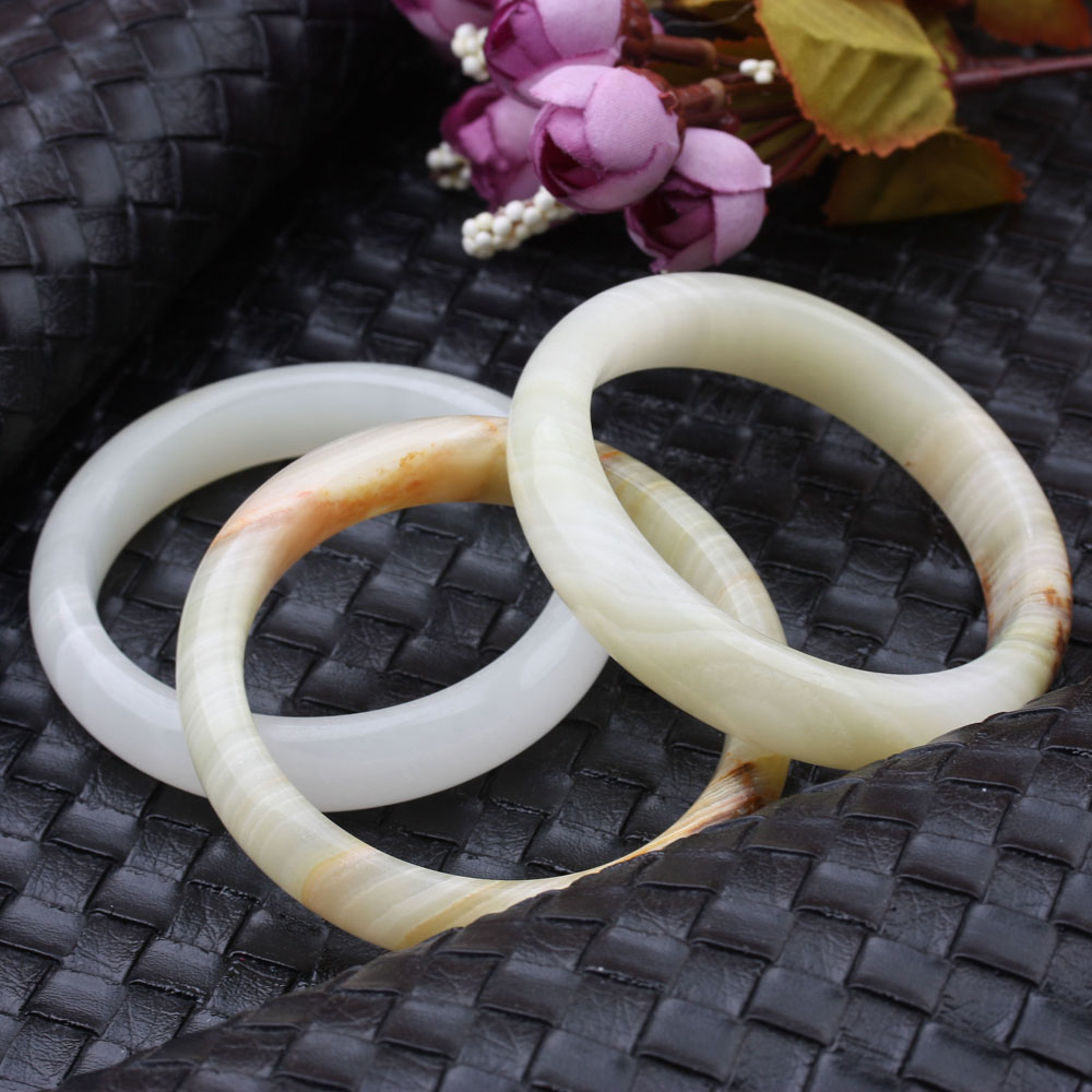 The boutique offers natural old bracelets and Xinjiang jade wares details Picture