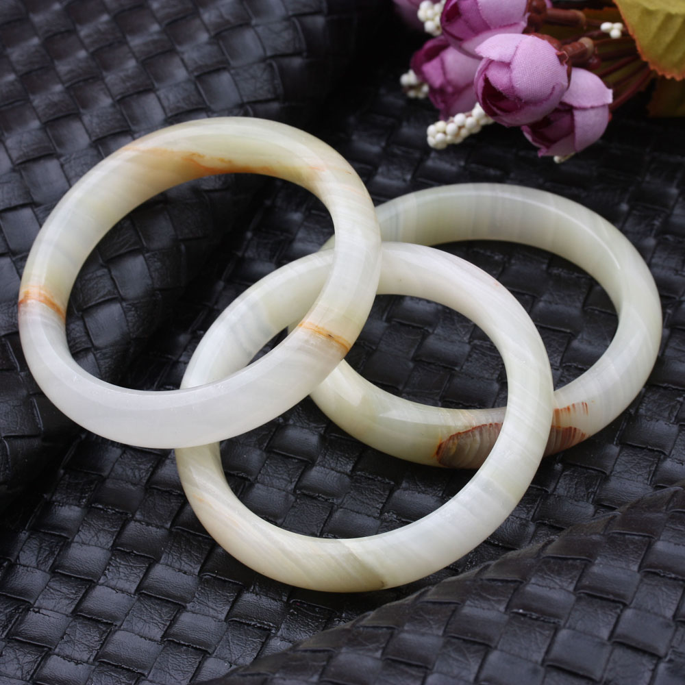 The boutique offers natural old bracelets and Xinjiang jade wares Specification image