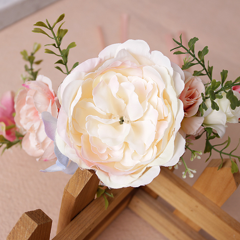 Factory direct sales: Popular rose garlands in Europe and America for bride photos, pink flower headwear, Hawaiian hair tie for girls Application Scenario