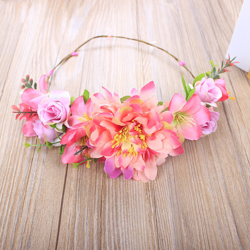 Factory direct sales of bride flower garlands, lilies, chrysanthemums, fabric hair flowers, semi-rings, Malaysian rice white handyman hair bands Application Scenario