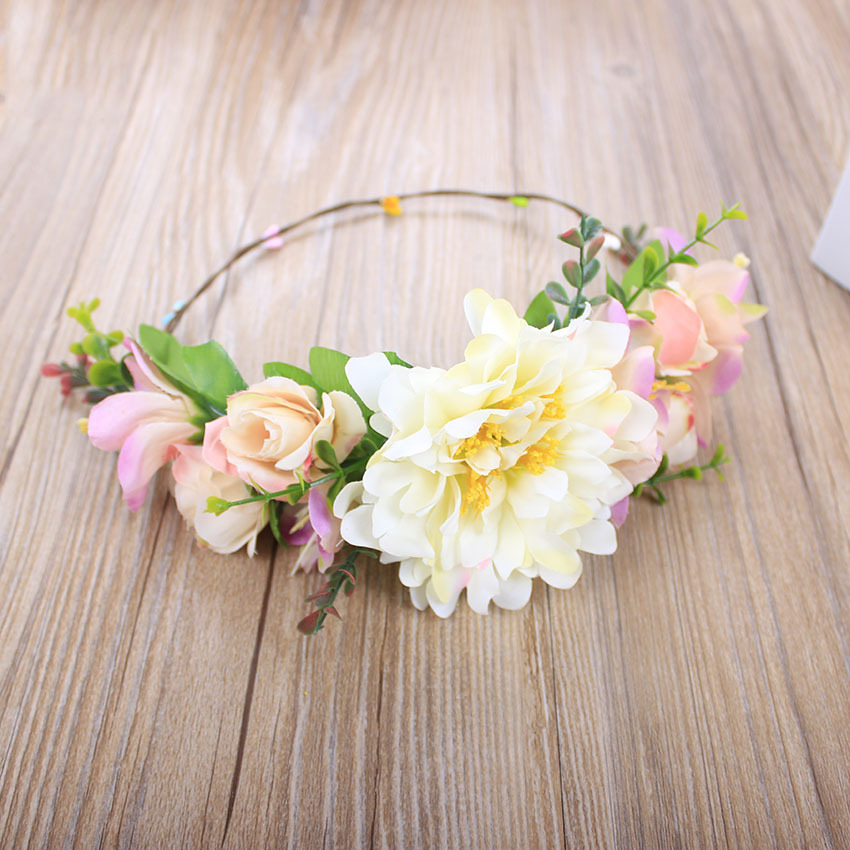 Factory direct sales of bride flower garlands, lilies, chrysanthemums, fabric hair flowers, semi-rings, Malaysian rice white handyman hair bands