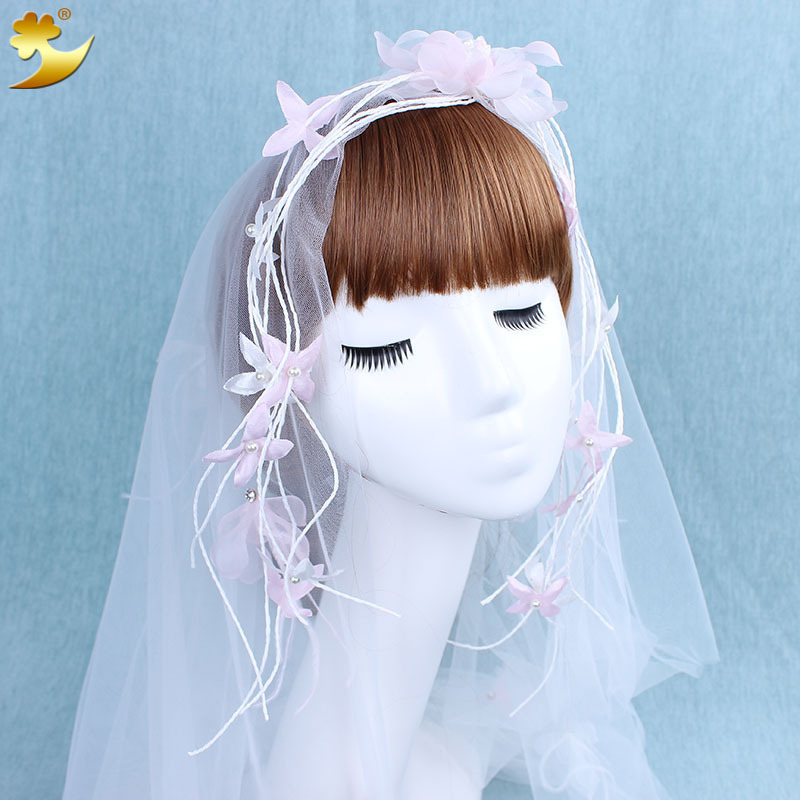 A long, soft and short wedding dress headscarf in the style of a white lady with a trailing Korean-style veil details Picture