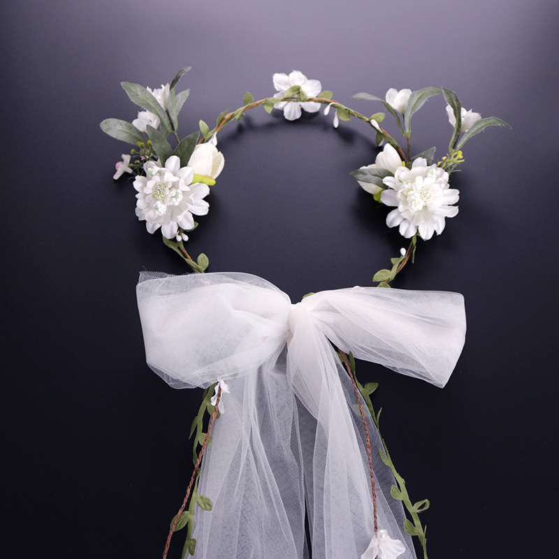 Foreign trade source: beige flower wreath veil, European and American rattan simulation flower princess headband, bow headband, wedding dress headwear details Picture