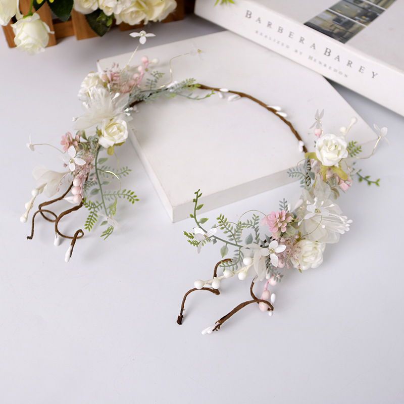 The bride's headwear is a forest-themed garland in 2019, a new style of Xianmei Starry Sky dried flower hair accessory, and a wedding photography headband Application Scenario