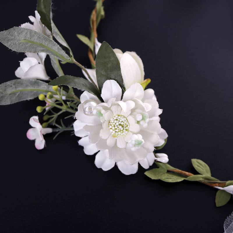 Foreign trade source: beige flower wreath veil, European and American rattan simulation flower princess headband, bow headband, wedding dress headwear Application Scenario