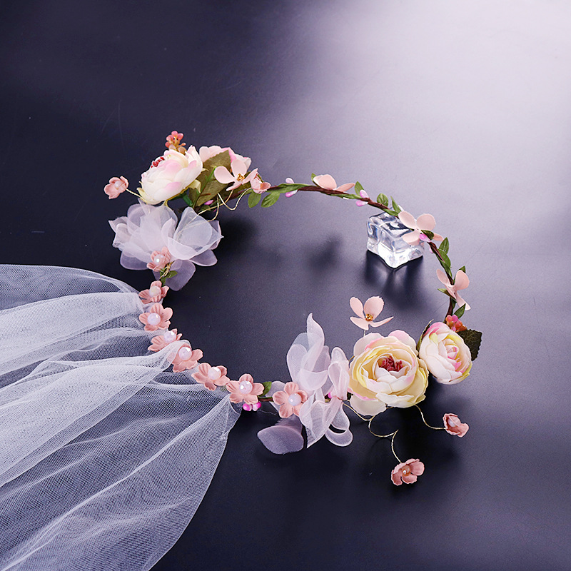 Xinyun Factory Direct sales Bride wedding Fairy veil, forest-style snow tooth small leather flower veil, new flower wreath veil for women