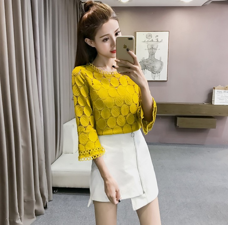 Lace base layer blouse for women, long-sleeved loose flared sleeves, small blouse with cutouts Application Scenario