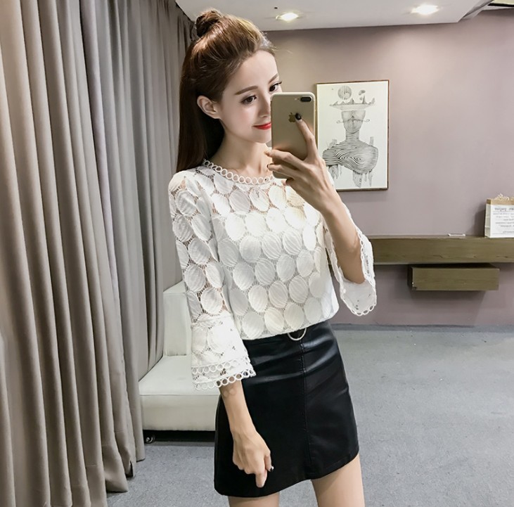 Lace base layer blouse for women, long-sleeved loose flared sleeves, small blouse with cutouts Specification image