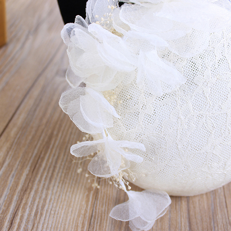 European and American retro top hat, beige starry sky dried flower dome top hat, bride's dress hat and accessories Application Scenario