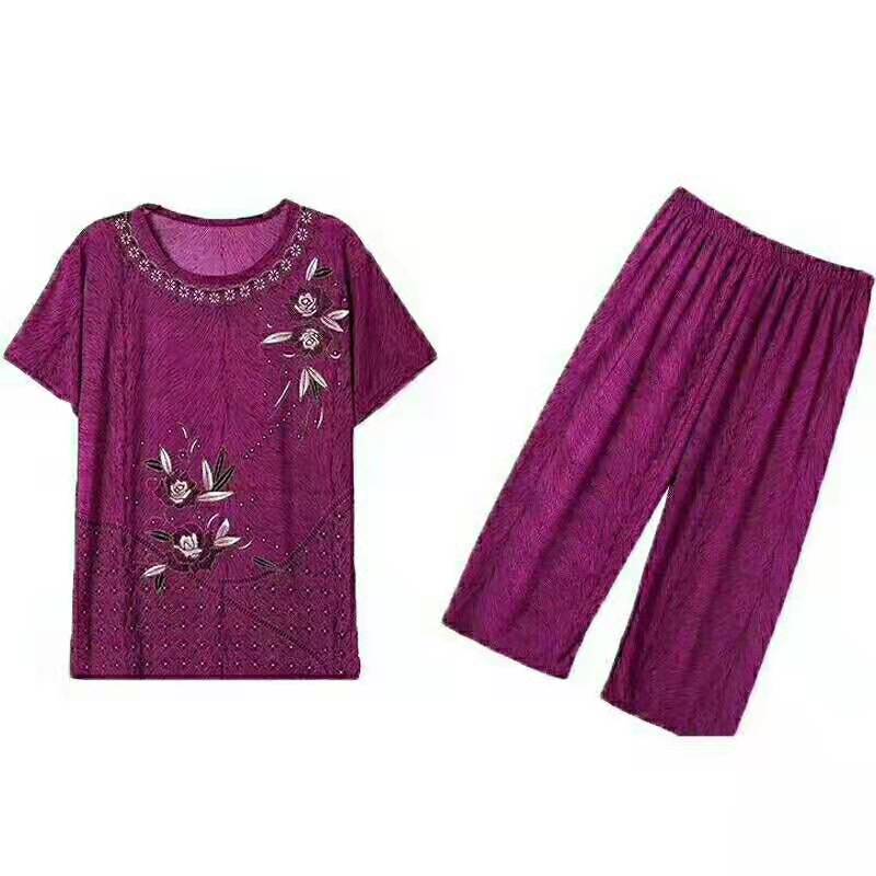 Direct sales from the manufacturer of gold-embossed short-sleeved women's clothing sets for middle-aged and elderly people, large-sized casual wear sets for mothers Application Scenario