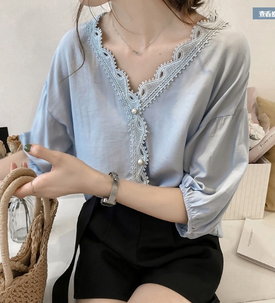Fashionable hook-patterned lace patchwork V-neck chiffon blouse, women's short-sleeved top, loose base T-shirt details Picture
