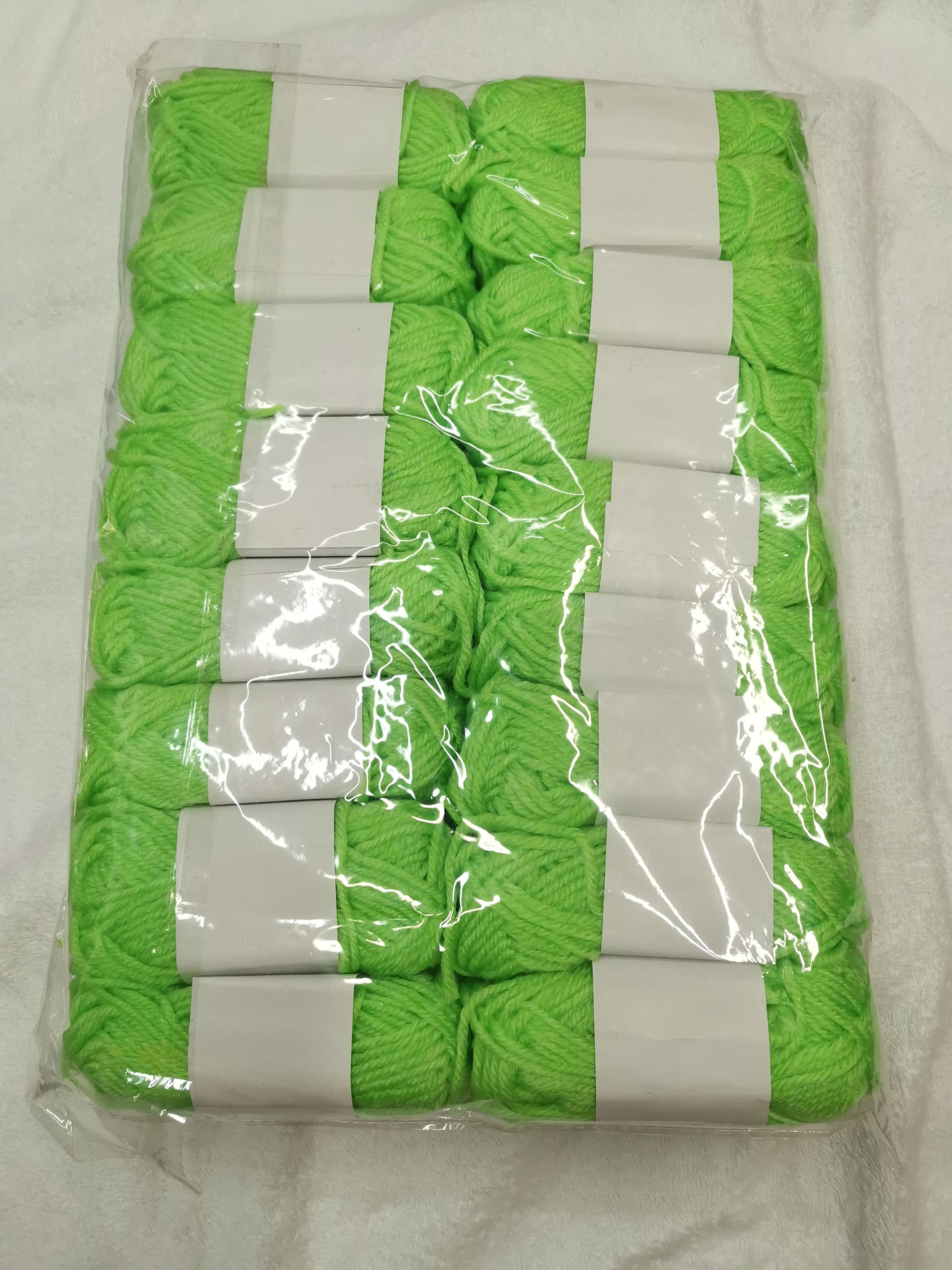 15g of 100% acrylic yarn for foreign trade, environmentally friendly, free of azo, children's DIY craft product yarn Specification image