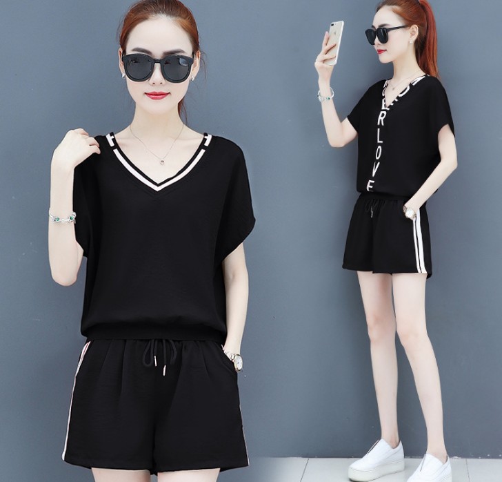 A two-piece set of loose short-sleeved, casual shorts and fashionable running wear for women in summer is trendy Specification image