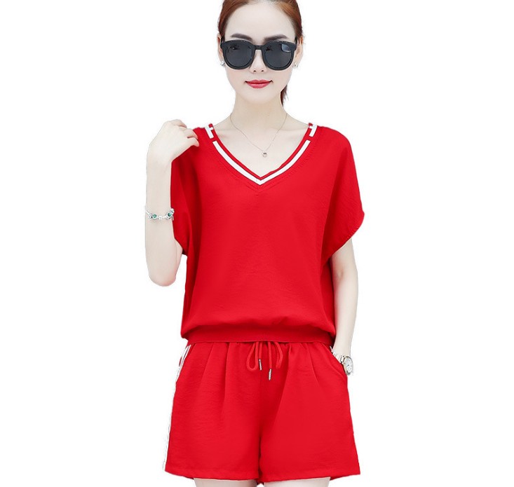 A two-piece set of loose short-sleeved, casual shorts and fashionable running wear for women in summer is trendy Application Scenario