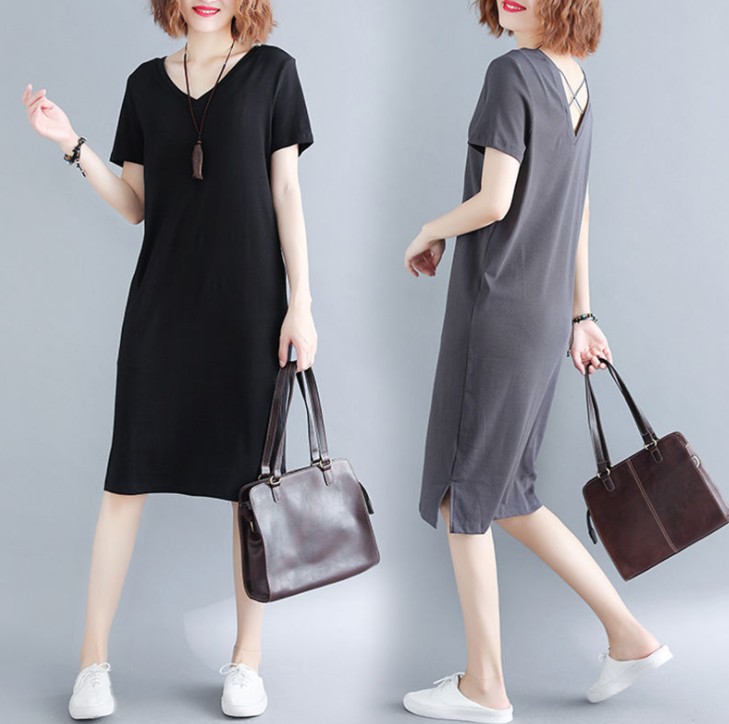 A chubby girl's large-sized dress that covers her belly makes her look younger, stylish, loose and slimming. It's a trendy mid-length style Application Scenario