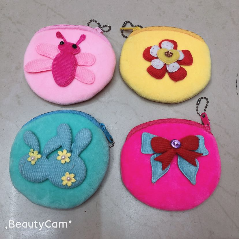 Plush wallet, heart-shaped plush coin wallet, coin wallet plush bag, long plush bag, 10cm loose change Application Scenario