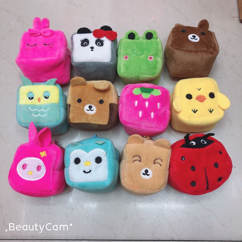 Plush toy bag, coin purse, three-dimensional wallet, three-dimensional cartoon coin purse, keychain, three-dimensional wallet, square bag Application Scenario