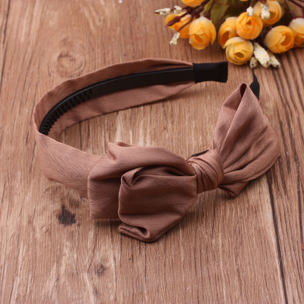Korean hair bands, bow hair clips, the same style as Internet celebrities, simple and versatile, anti-slip hair bands for women and adults Application Scenario