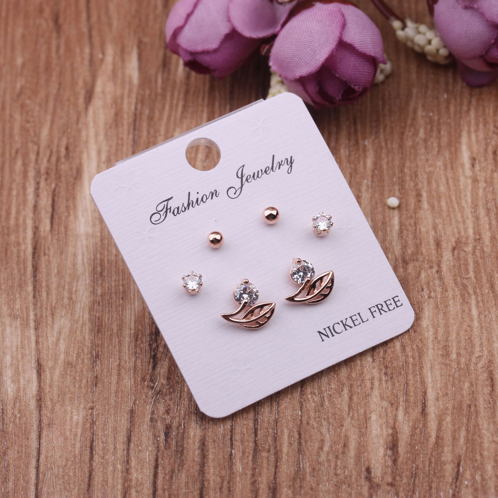 A 10-yuan store accessory Japanese purchase set of small ear studs, a delicate and sweet combination of zircon mini ear bone studs for women Application Scenario