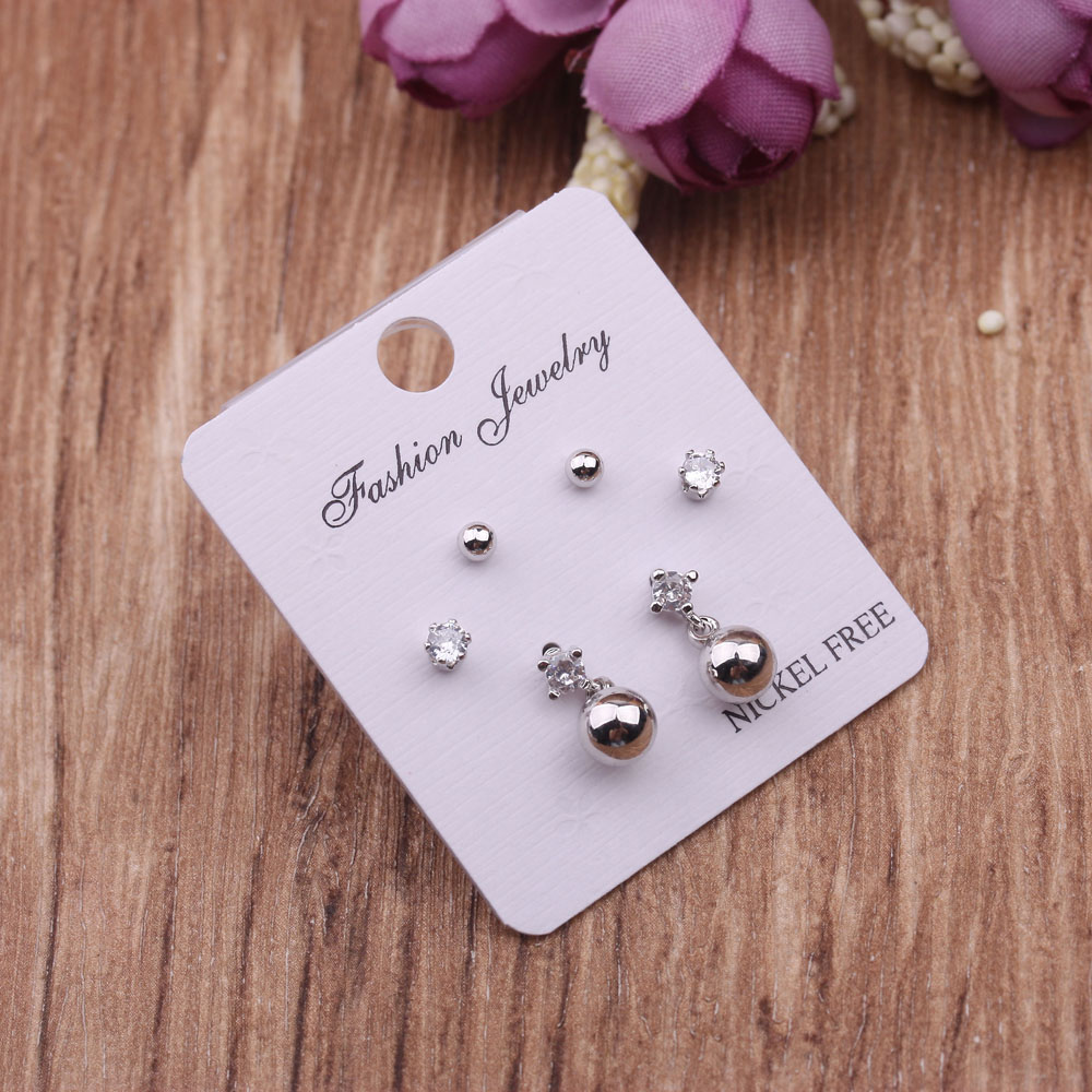 A 10-yuan store accessory Japanese purchase set of small ear studs, a delicate and sweet combination of zircon mini ear bone studs for women details Picture
