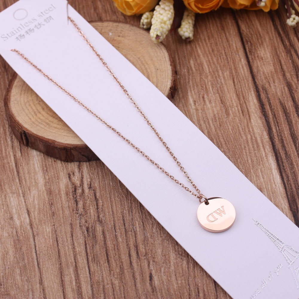 Four-leaf clover necklace, 18k rose gold, Taiyuan Iron and Steel color gold titanium steel collarbone chain, Instagram cool clover pendant, Internet celebrity Application Scenario