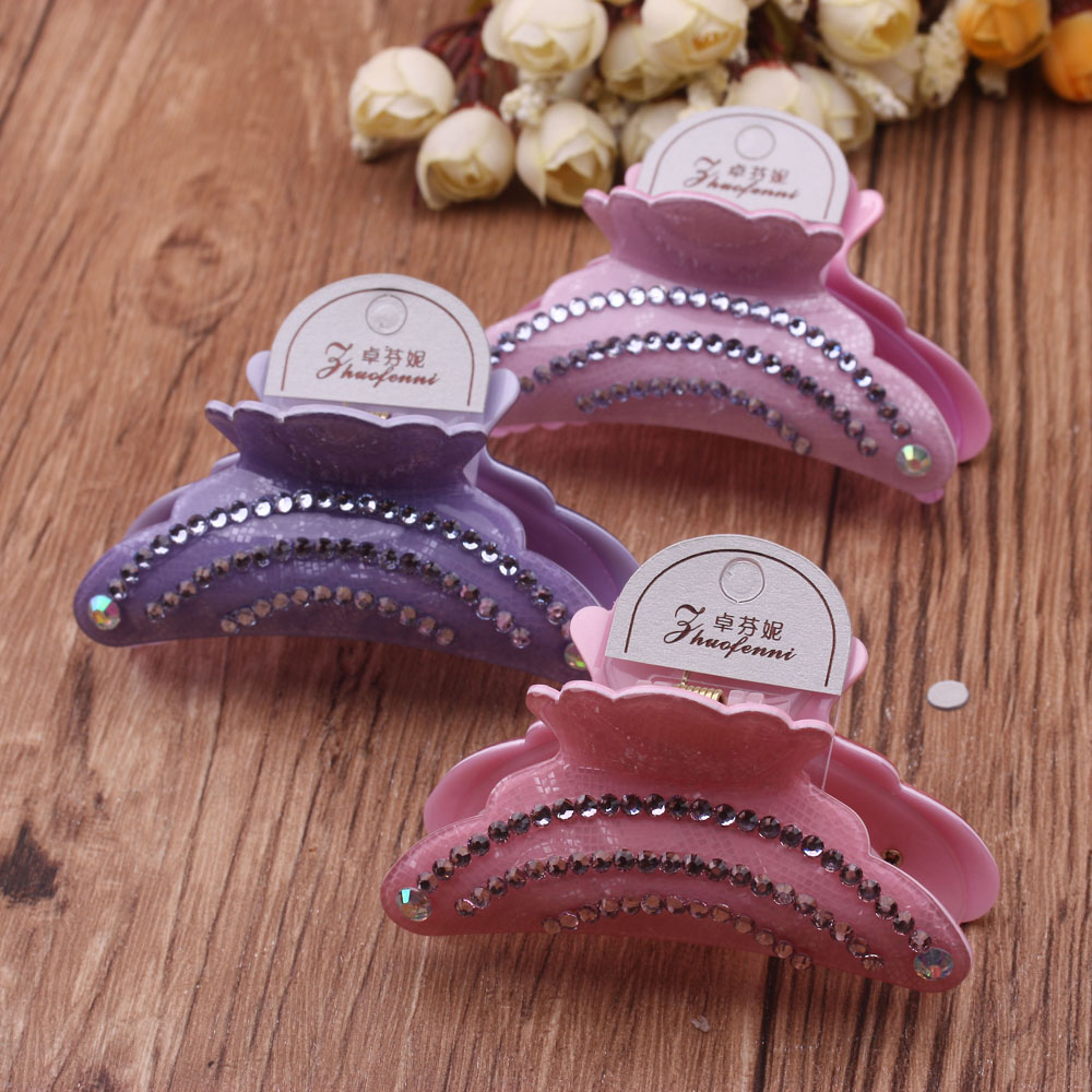 Versión coreana acrílico seda grip tamaño medio moda mujer disco de pelo garras simple strass garras de pelo pinzas de pelo accesorios de pelo Application Scenario