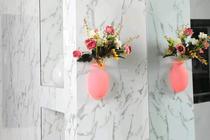 Pop Tiktok Magic Magic silicone vase on glass wall