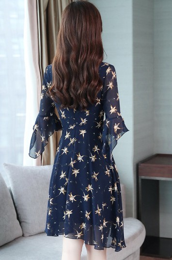 New summer plus-size women's dress in Korean style, sweet and cute, with a bouquet of flowers and flared sleeves for women Application Scenario