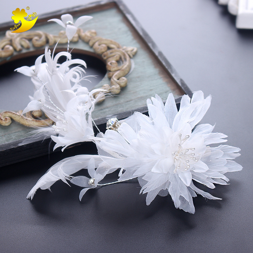 Foreign trade bride headwear, white bouquet, vacation photography, Yiwu hair accessories, evening and banquet accessories, advertising promotion, headclip
