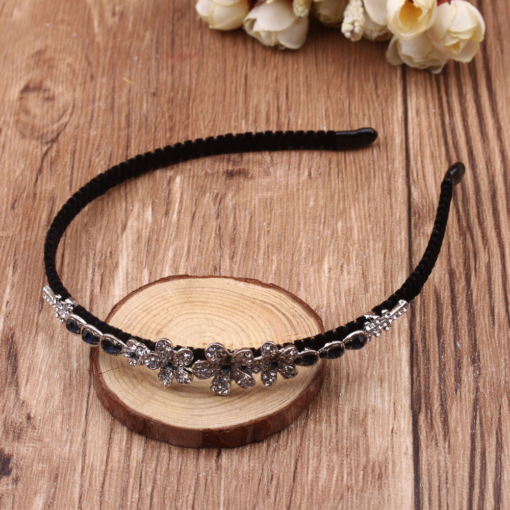 Star-style Korean version water diamond pearl hair band for washing face, simple hair press clip, sweet clip head accessory, anti-slip head Application Scenario