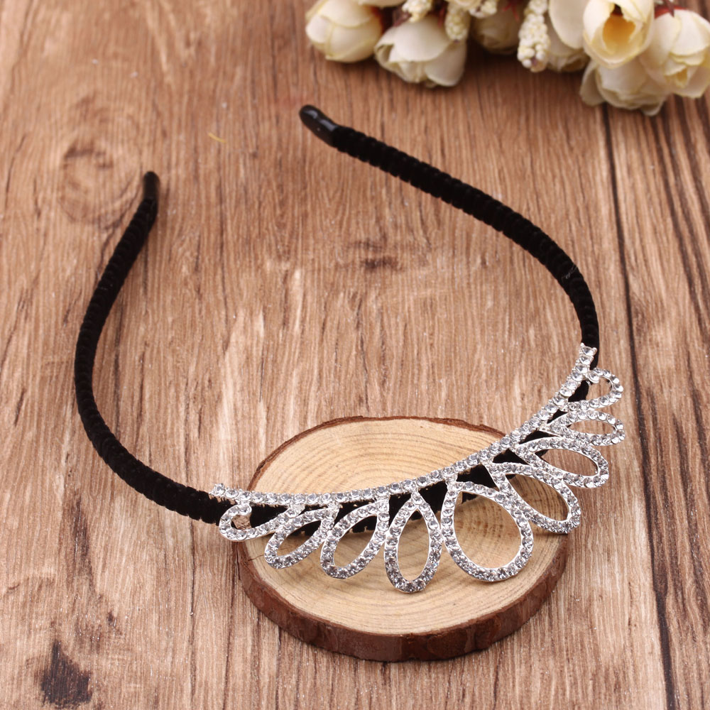 Hair clips, water diamond headbands, hair clips, hair flower headbands, Korean wide-edge pressed simple clips for ladies' hair Application Scenario