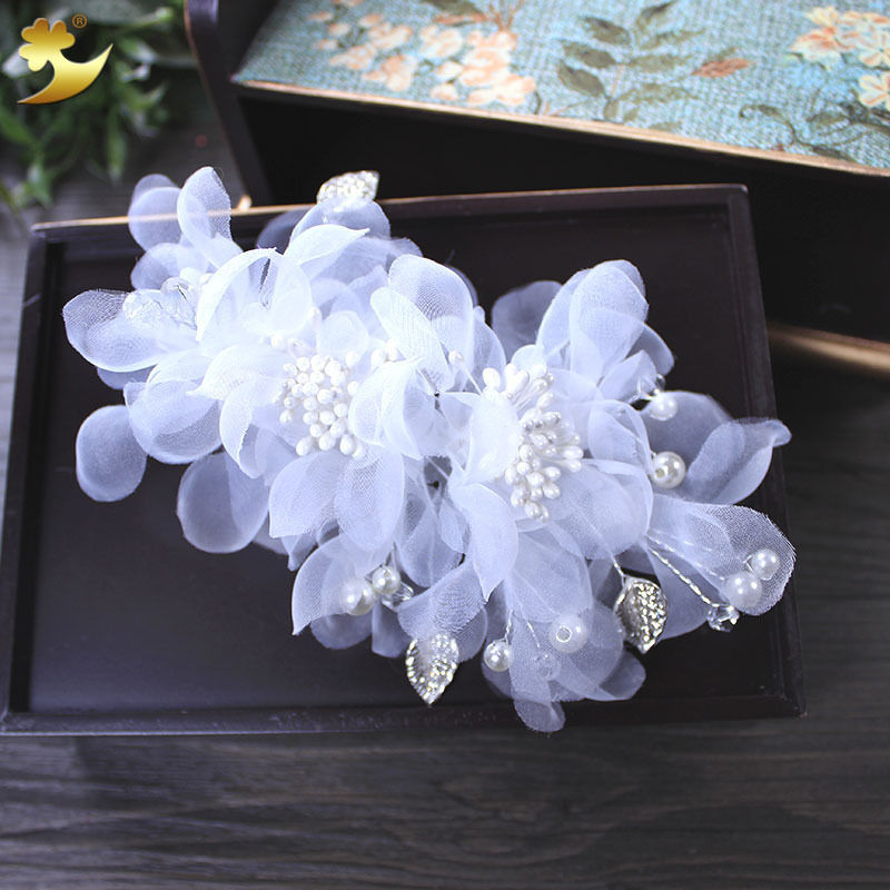 Xinyun Japanese and Korean bride headwear, handcrafted silk gauze white flower hair clips, studio wedding dress headwear accessories in stock Application Scenario