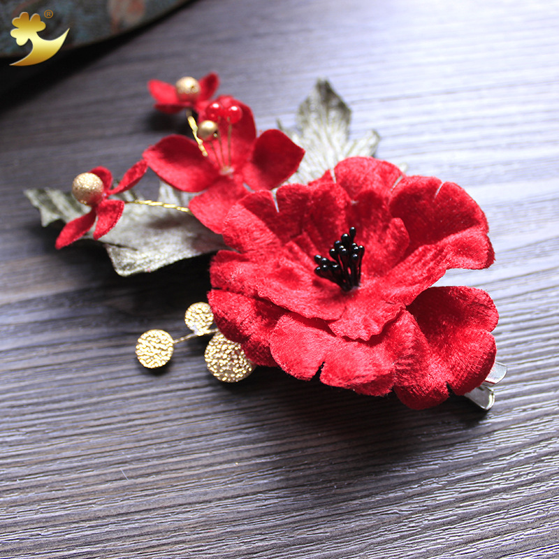 Wholesale of popular hair clips, retro Xiuhe bride's toasting dress, handcrafted red rose Chinese-style dress hair clips Application Scenario