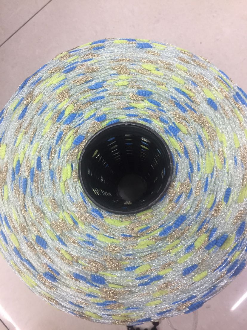 Colored bamboo yarn with a 6-centimeter spacing, nylon fabric clothing accessories and scarf accessories Application Scenario