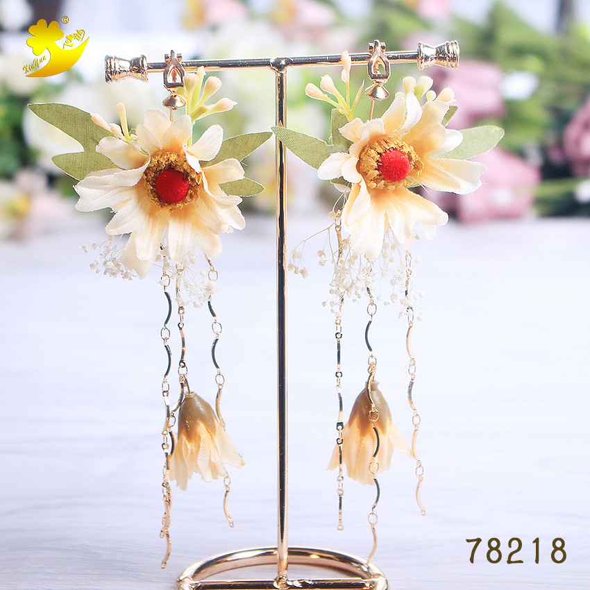 Forest-themed retro wedding accessories, earrings, vacation photography styling design, makeup simulation chrysanthemum and starry sky ear clips